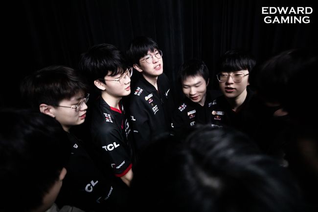 蜂队措手不 蜂队措手不