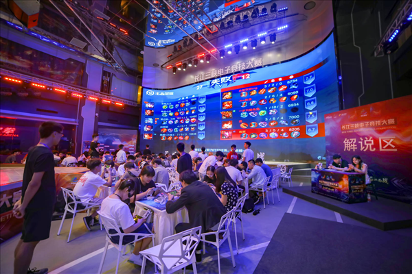 利用肋部空 利用肋部空