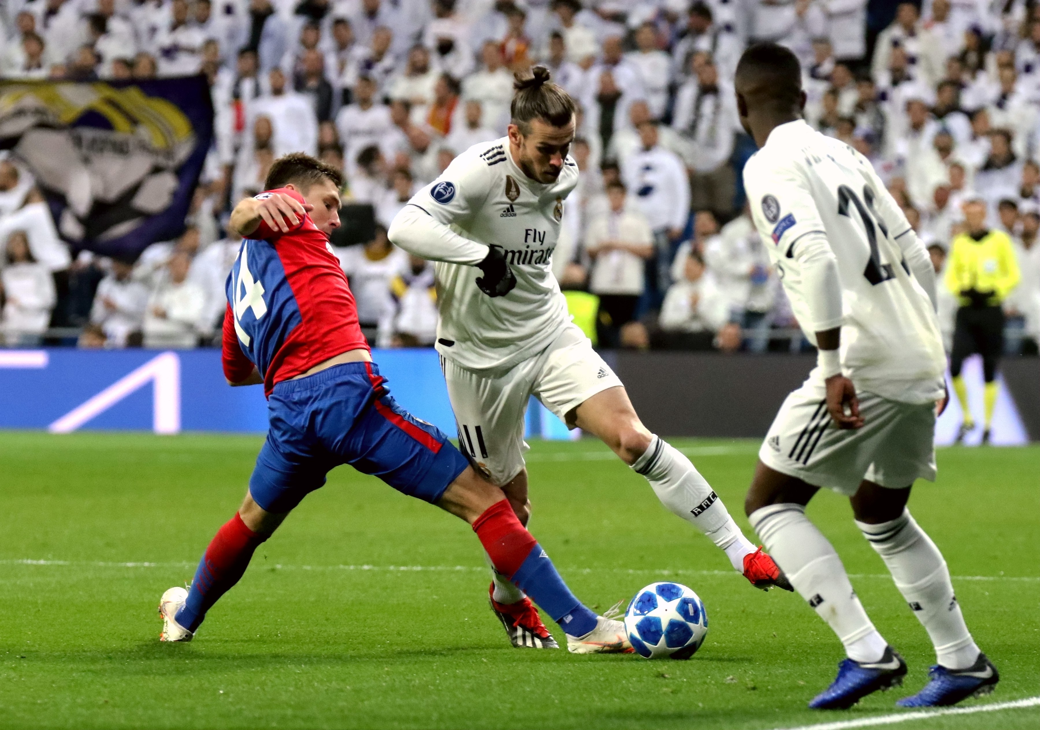 总会盯着屏 总会盯着屏